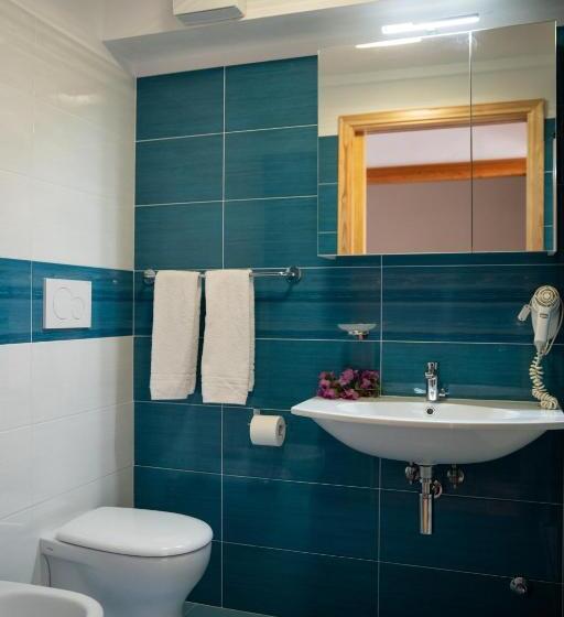 园景标准四人间, Vittoria