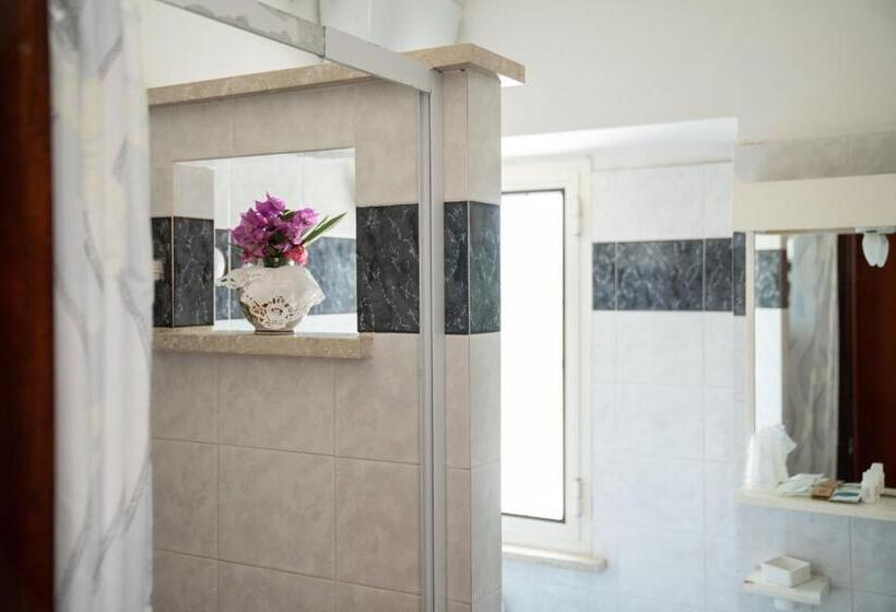 带大床的标准间, Vittoria