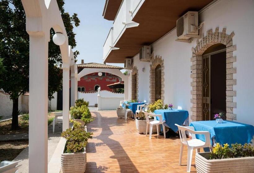 园景标准四人间, Vittoria