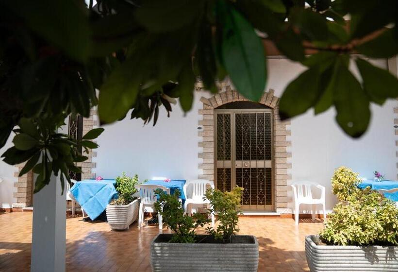 园景标准四人间, Vittoria