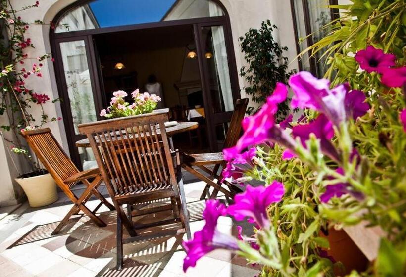 اتاق لوکس چهار تخته, Palazzo Volta Boutique Luxury B&b