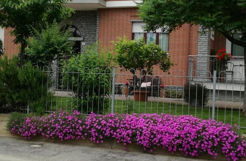 带大床的标准间, B&b Mary