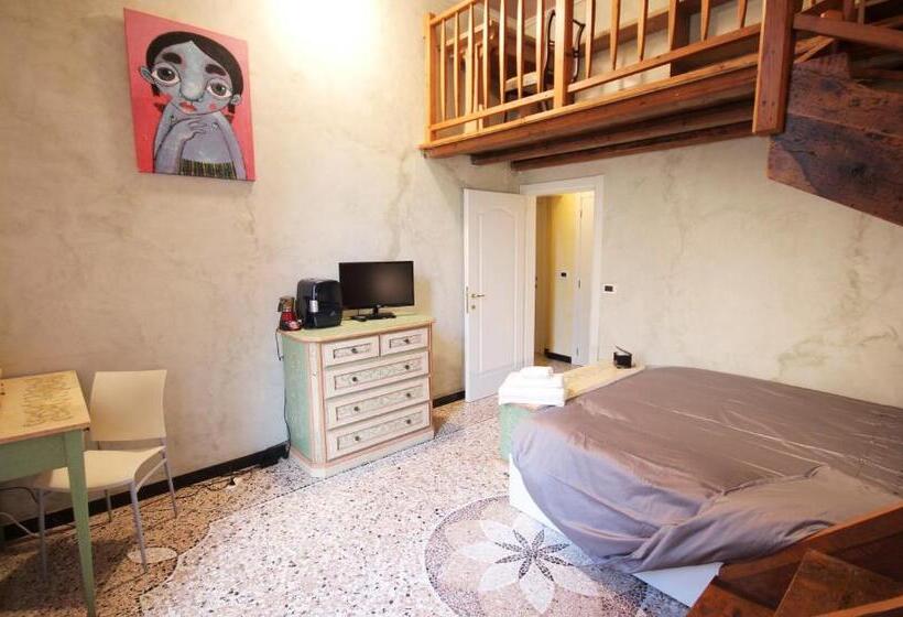 Chambre Familiale, Due Papi