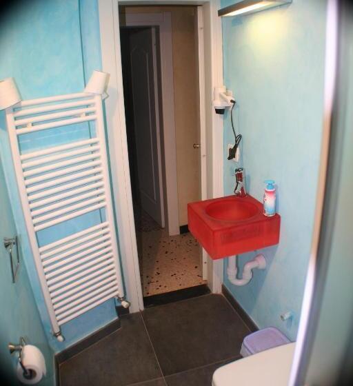 Chambre Familiale, Due Papi