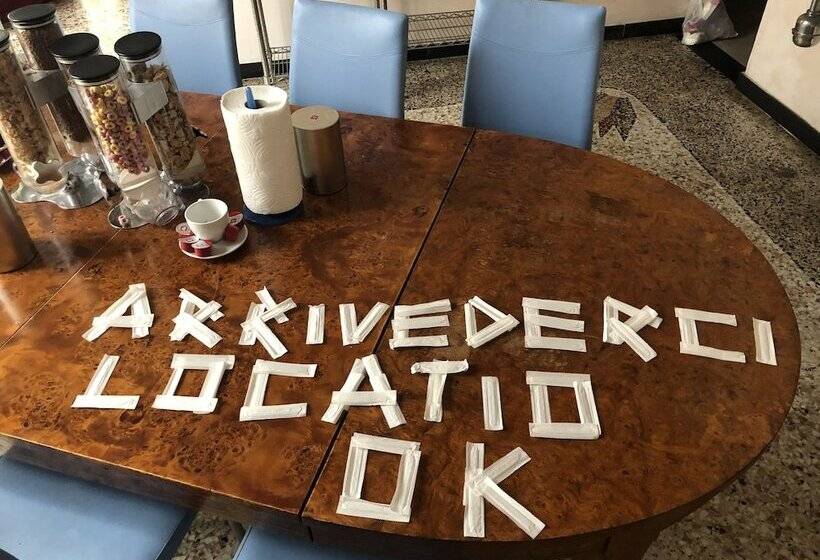 Chambre Familiale, Due Papi