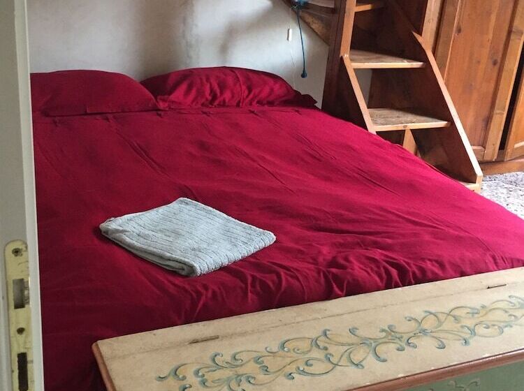 Chambre Familiale, Due Papi