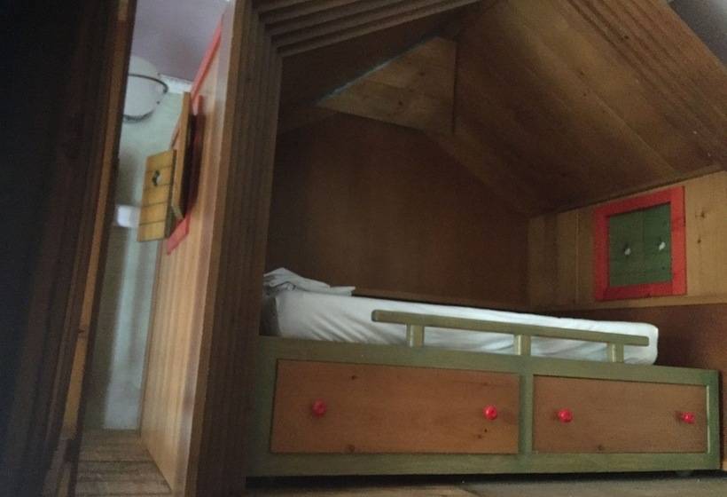 Chambre Familiale, Due Papi