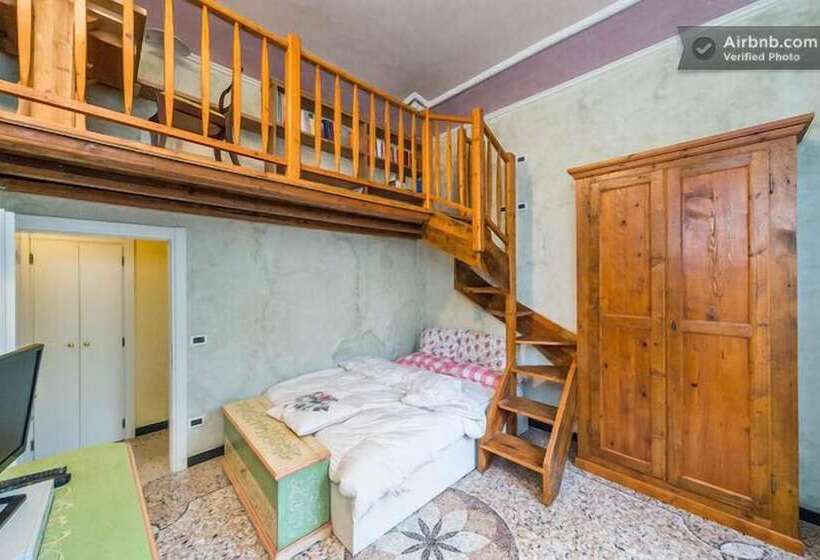 Chambre Familiale, Due Papi