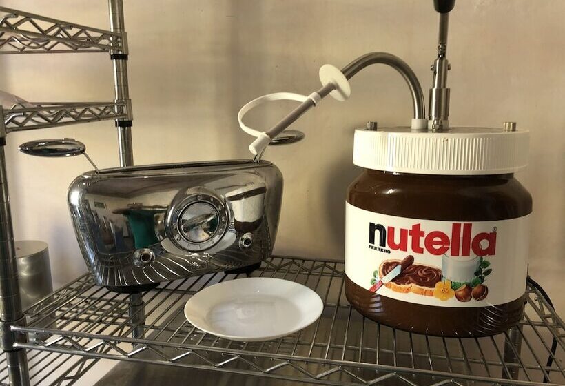 Chambre Familiale, Due Papi