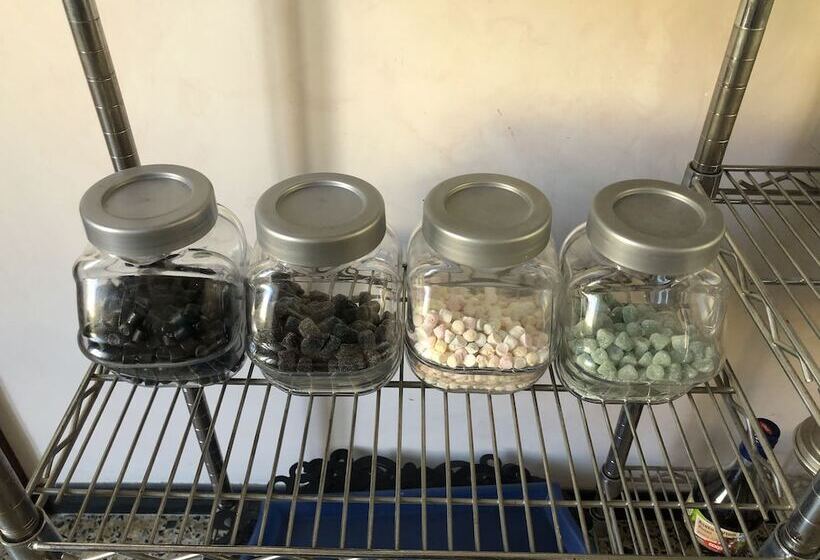 Chambre Familiale, Due Papi