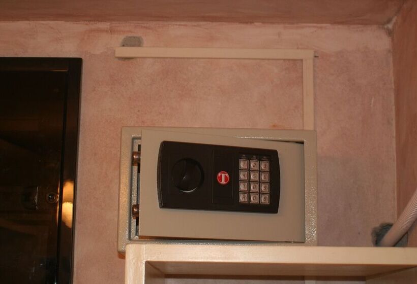 Chambre Quadruple Standard, Due Papi