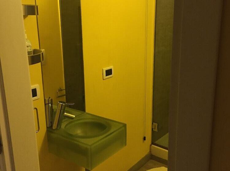 Chambre Quadruple Standard, Due Papi