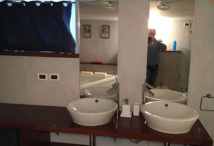 Chambre Deluxe, Due Papi