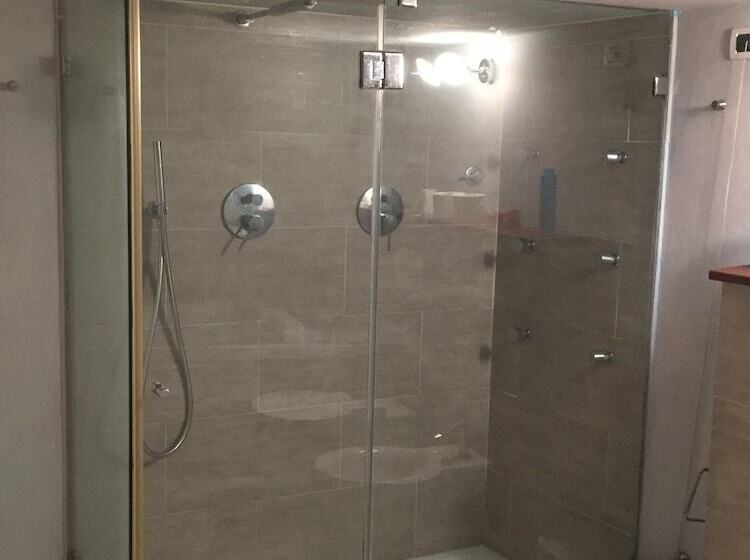 Chambre Deluxe, Due Papi