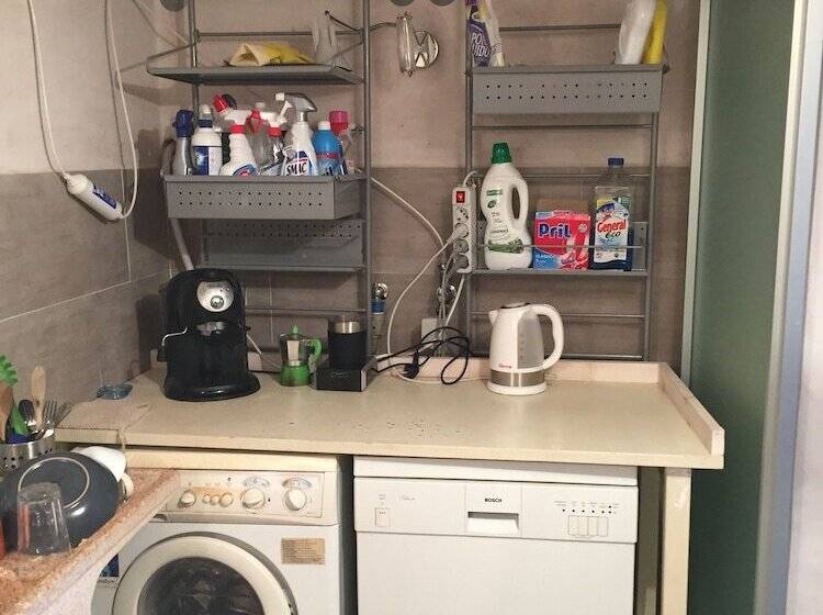 Chambre Familiale, Due Papi