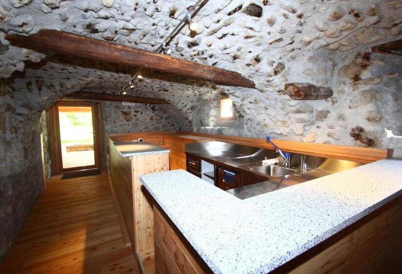 スタンダードトリプルルーム, Pra De La Casa