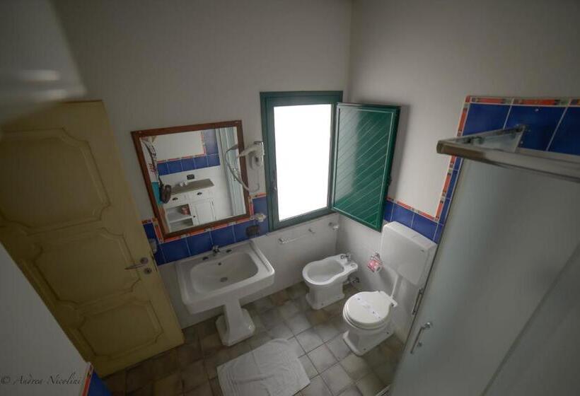 חדר משפחתי, Vicolo Del Porto