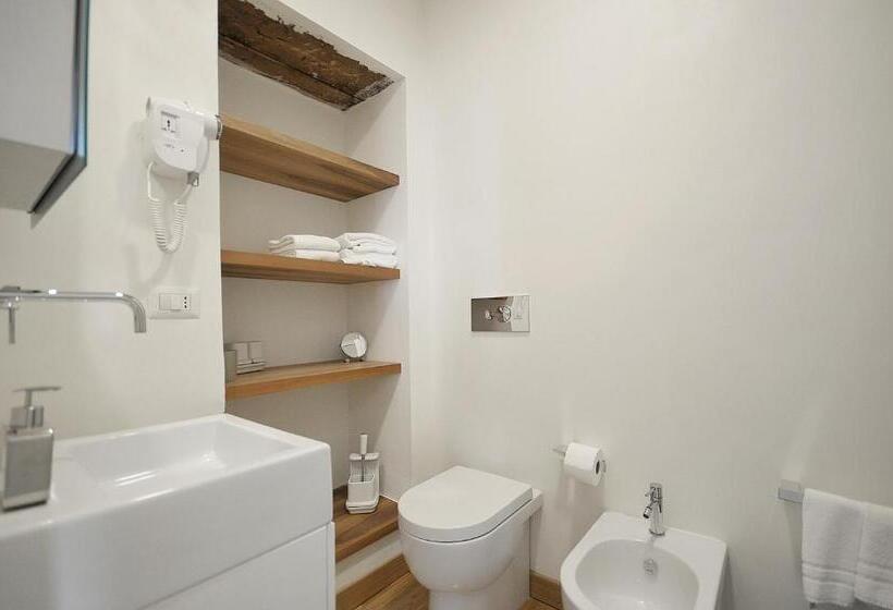 غرفة سوبيريور ثلاثية مطلّة علي البحر, Villa Battista