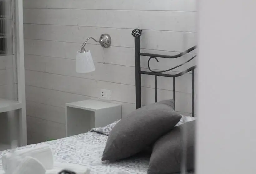 ファミリーステューディオ, Bed & Breakfast Mafi