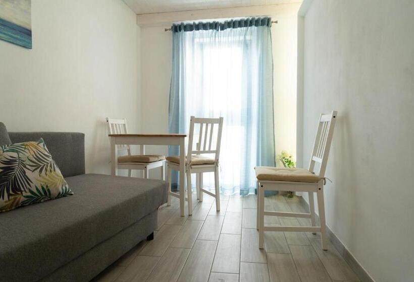 Семейное Студио, Bed & Breakfast Mafi