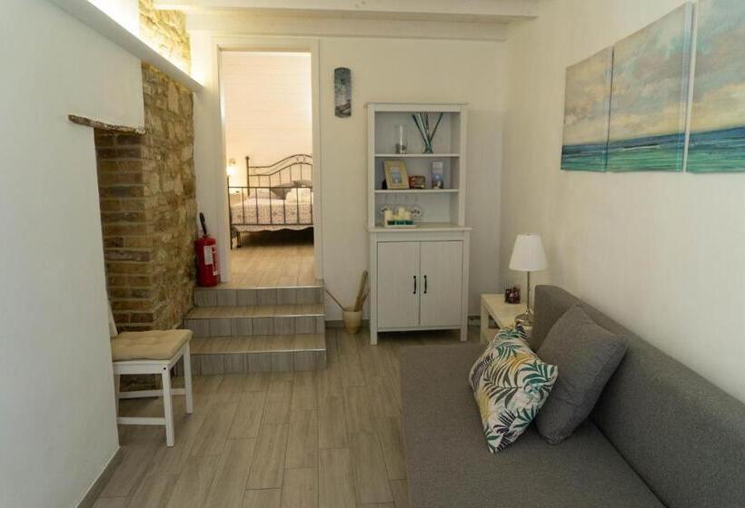 إستديو عائلى, Bed & Breakfast Mafi