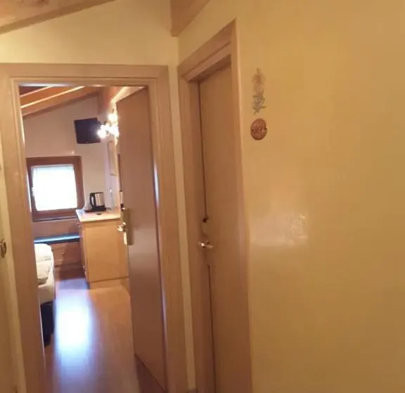 ペントハウスルーム, Chalet Brigitte B&b