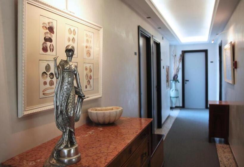 四人标准间, Nautilus