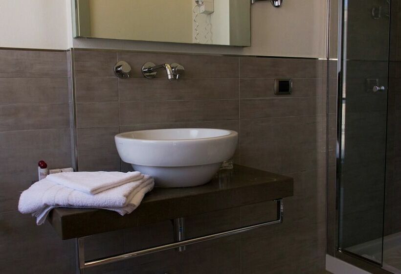 标准单人间, Rosenblatt