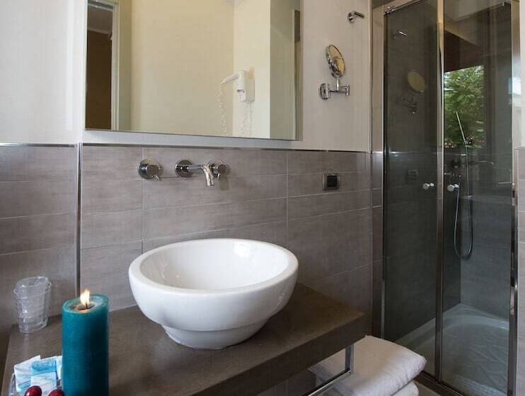 四人标准间, Rosenblatt