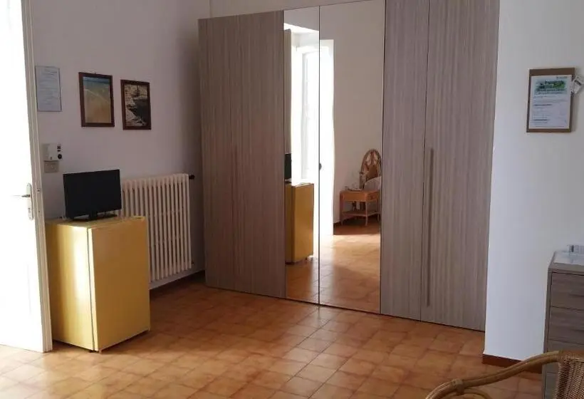 オーシャンビューデラックスルームバルコニー付き, Villa Stasi B&b