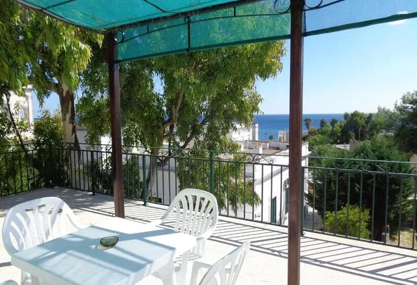 オーシャンビューデラックスルームバルコニー付き, Villa Stasi B&b