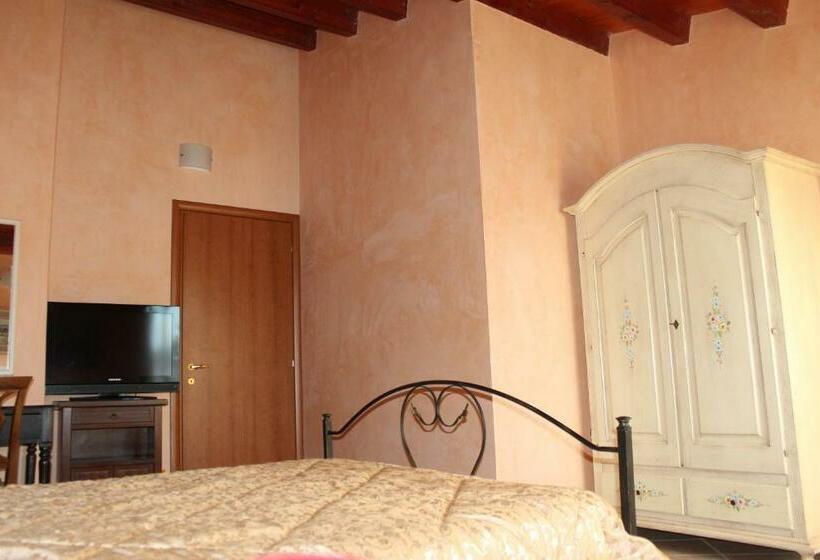 스탠다드 트리플 룸, Agorà Akrai B&b