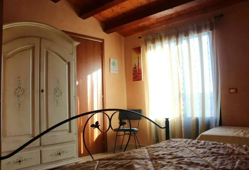 スタンダードトリプルルーム, Agorà Akrai B&b