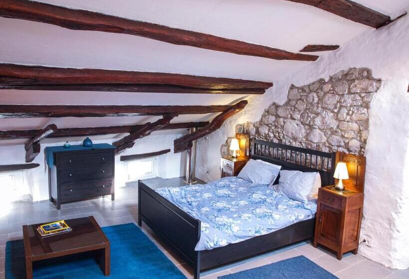 1 Bedroom Penthouse Apartment, Apartments Hemingway House