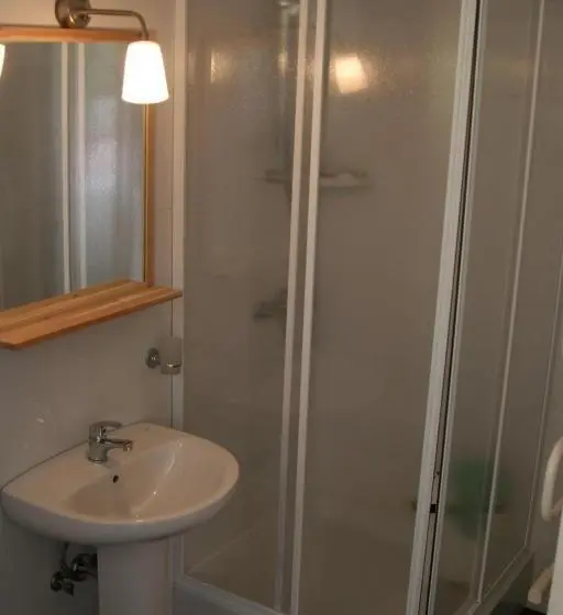استودیوی استاندارد, Apartments Hemingway House