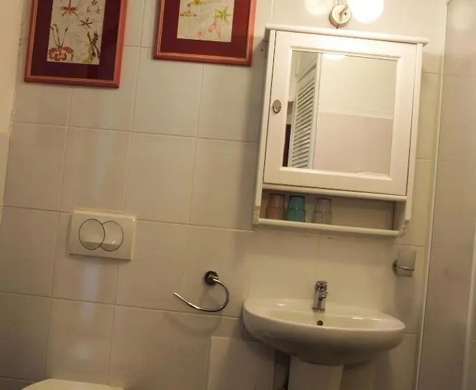 استودیوی استاندارد, Apartments Hemingway House