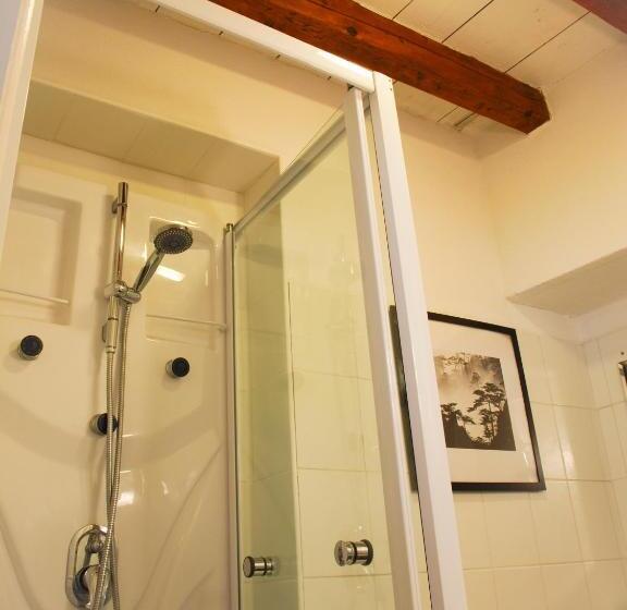استودیوی استاندارد, Apartments Hemingway House