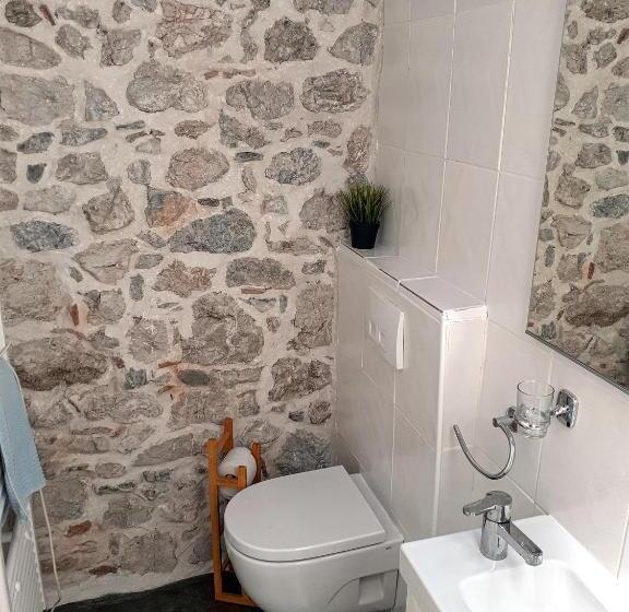 اتاق استاندارد سه تخته با بالکن, Apartments Hemingway House