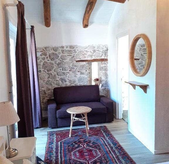 اتاق استاندارد سه تخته با بالکن, Apartments Hemingway House