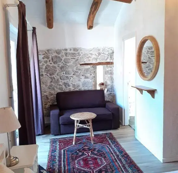 اتاق استاندارد سه تخته با بالکن, Apartments Hemingway House