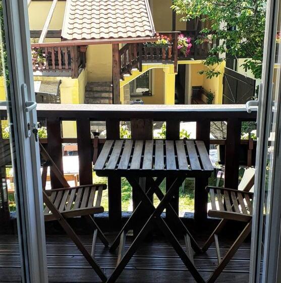 اتاق استاندارد سه تخته با بالکن, Apartments Hemingway House