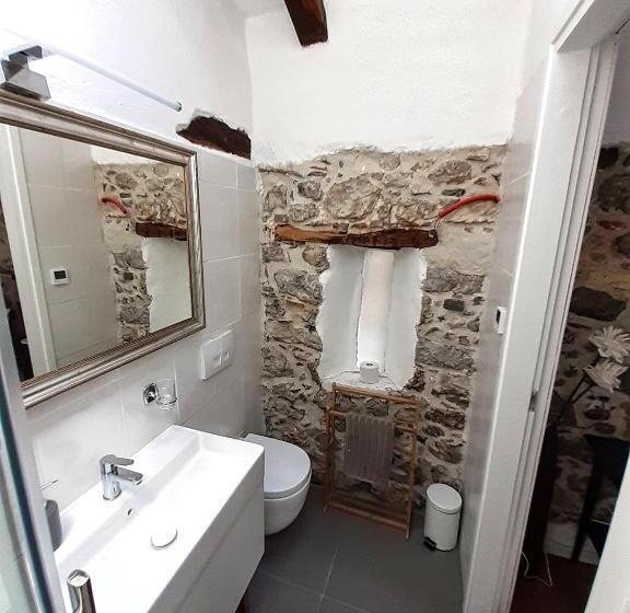 اتاق خانوادگی, Apartments Hemingway House