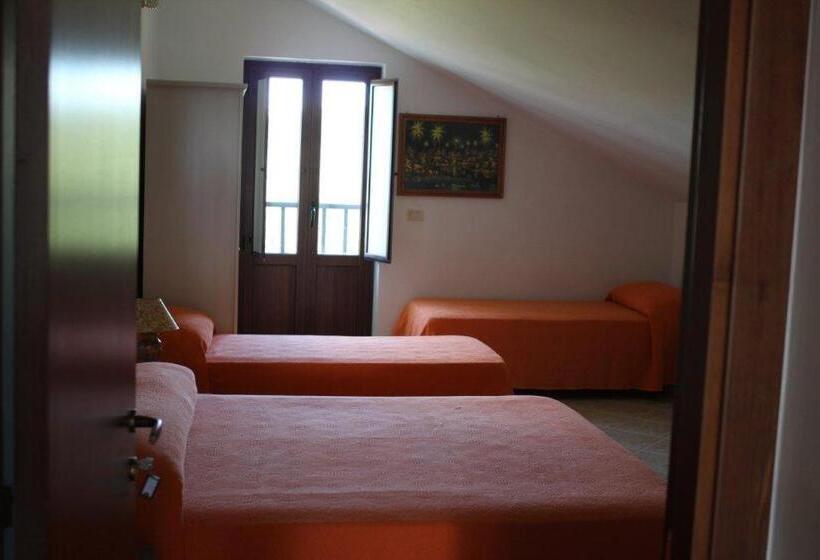 اتاق استاندارد چهار تخته, Azienda Vitivinicola Sergio Del Casale