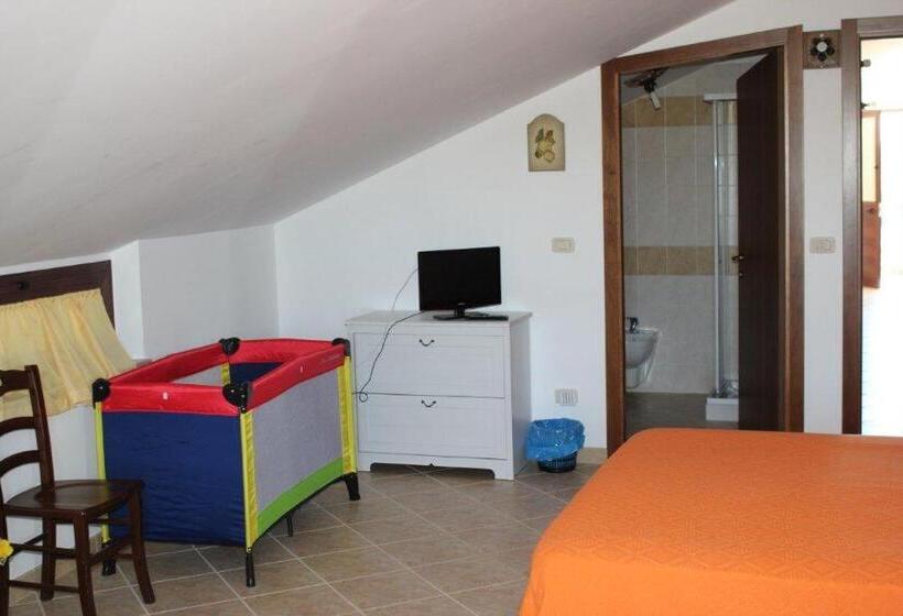 اتاق استاندارد چهار تخته, Azienda Vitivinicola Sergio Del Casale