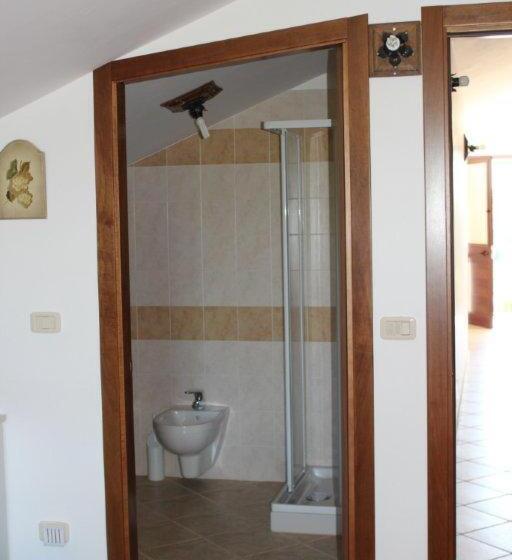 اتاق استاندارد چهار تخته, Azienda Vitivinicola Sergio Del Casale