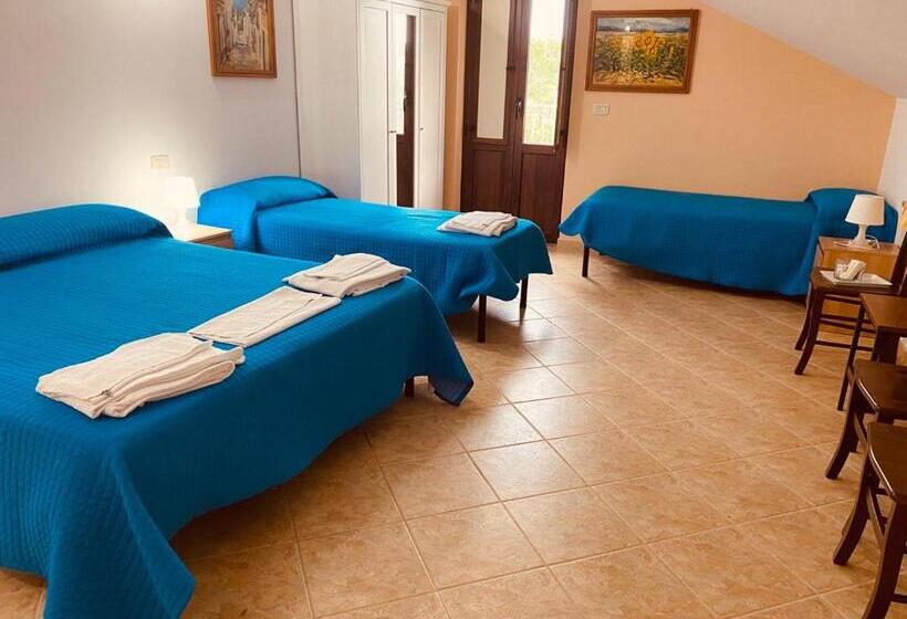 اتاق استاندارد چهار تخته, Azienda Vitivinicola Sergio Del Casale