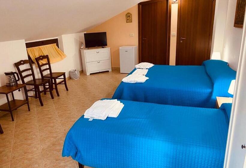 اتاق استاندارد چهار تخته, Azienda Vitivinicola Sergio Del Casale