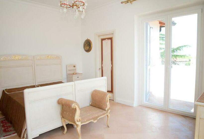 Quarto Estandar com Sacada, Villa Strampelli