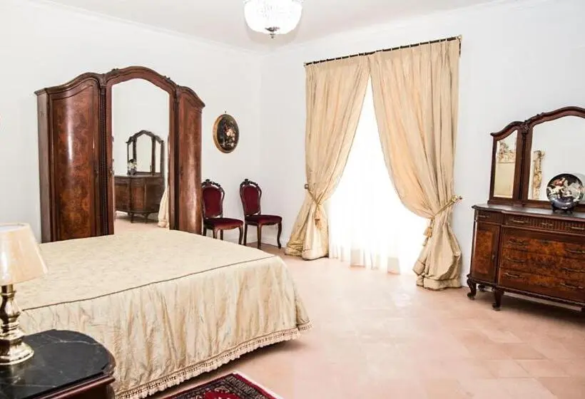 トリプルクラシックルーム, Villa Strampelli