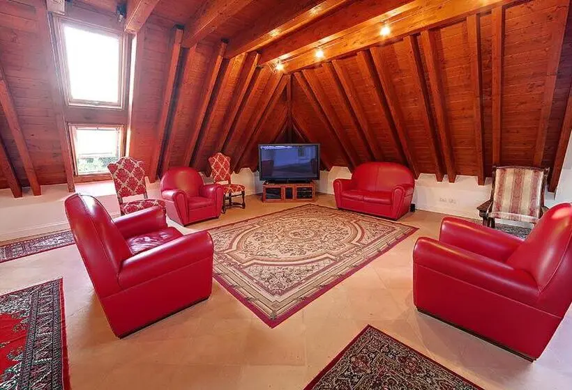 デラックススイート, Villa Strampelli